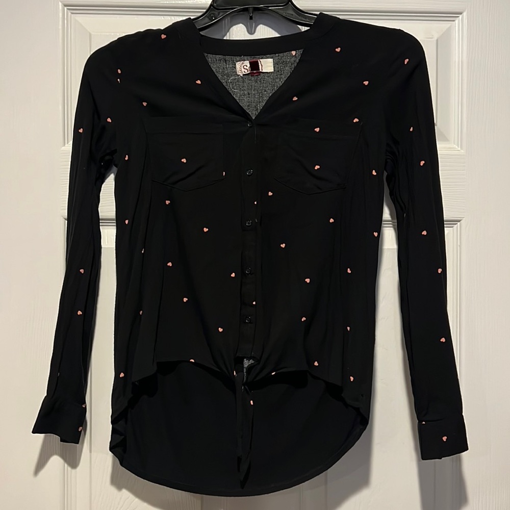Black long sleeve button down with tie on bottom and little pink hearts ♥️